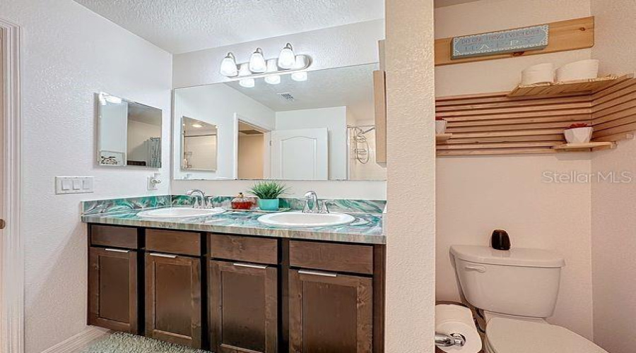KISSIMMEE, Florida 34746, 4 Bedrooms Bedrooms, ,2 BathroomsBathrooms,Residential,For Sale,CANYON BREEZE,0,MFRO6336720