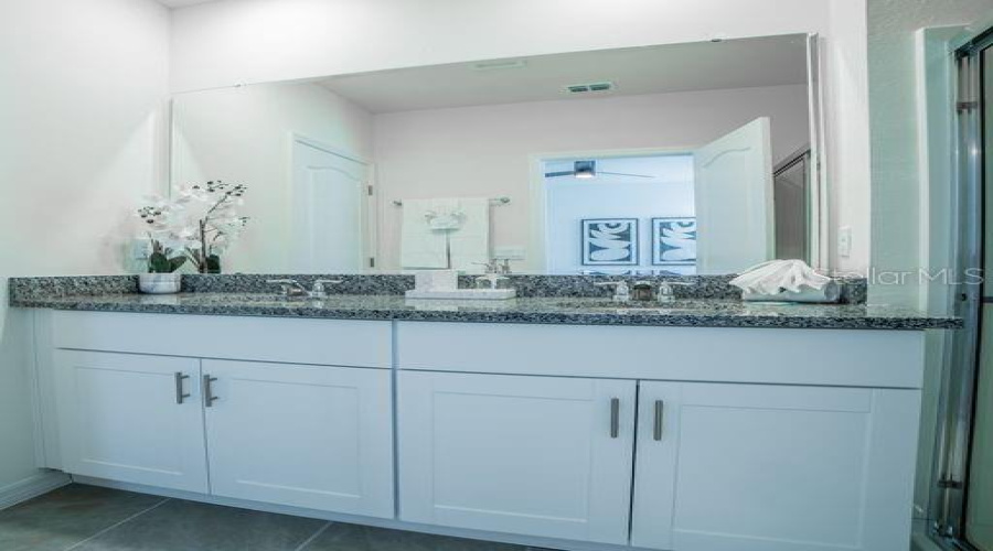 DAVENPORT, Florida 33837, 6 Bedrooms Bedrooms, ,5 BathroomsBathrooms,Residential,For Sale,OAK REFLECTION,0,MFRO6334424