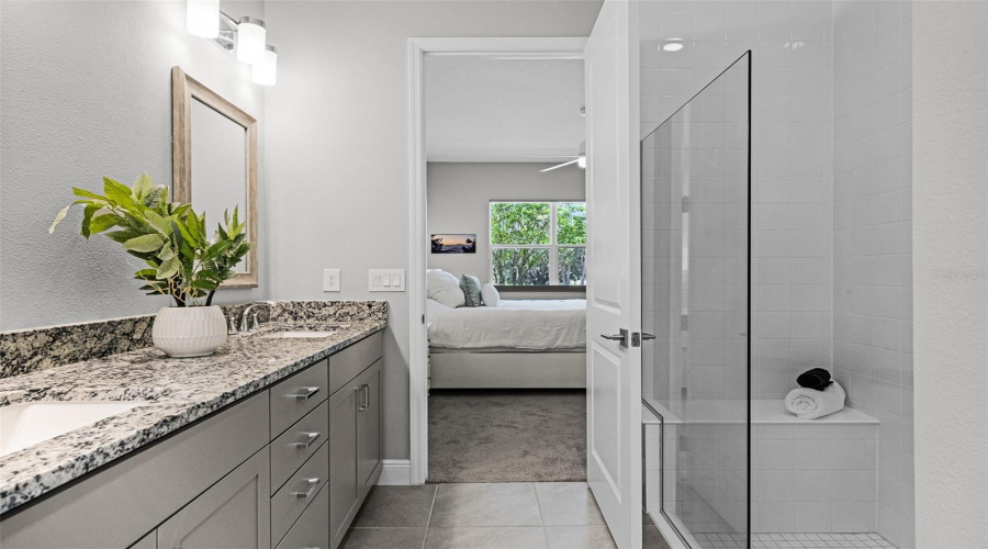 Primary en-suite
