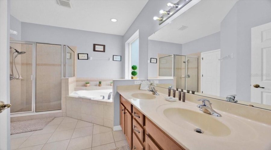DAVENPORT, Florida 33837, 6 Bedrooms Bedrooms, ,4 BathroomsBathrooms,Residential,For Sale,ORANGE COSMOS,0,MFRO6336674
