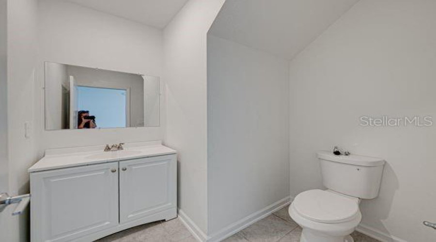 1/2 BATHROOM