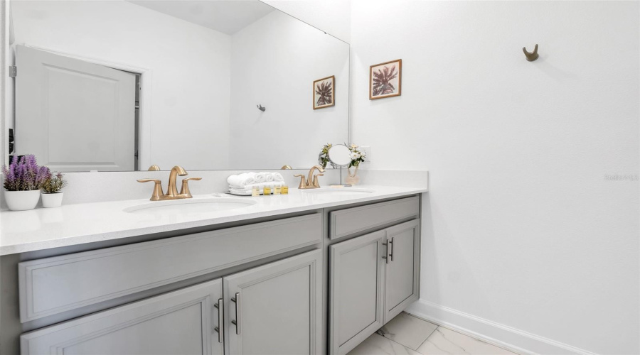 KISSIMMEE, Florida 34746, 5 Bedrooms Bedrooms, ,4 BathroomsBathrooms,Residential,For Sale,PARAGRAPH,0,MFRO6274521