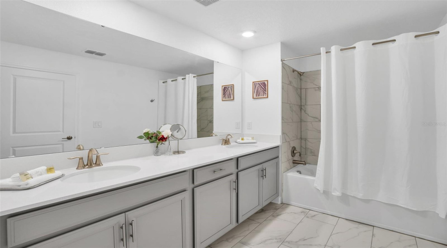 KISSIMMEE, Florida 34746, 5 Bedrooms Bedrooms, ,4 BathroomsBathrooms,Residential,For Sale,PARAGRAPH,0,MFRO6274521