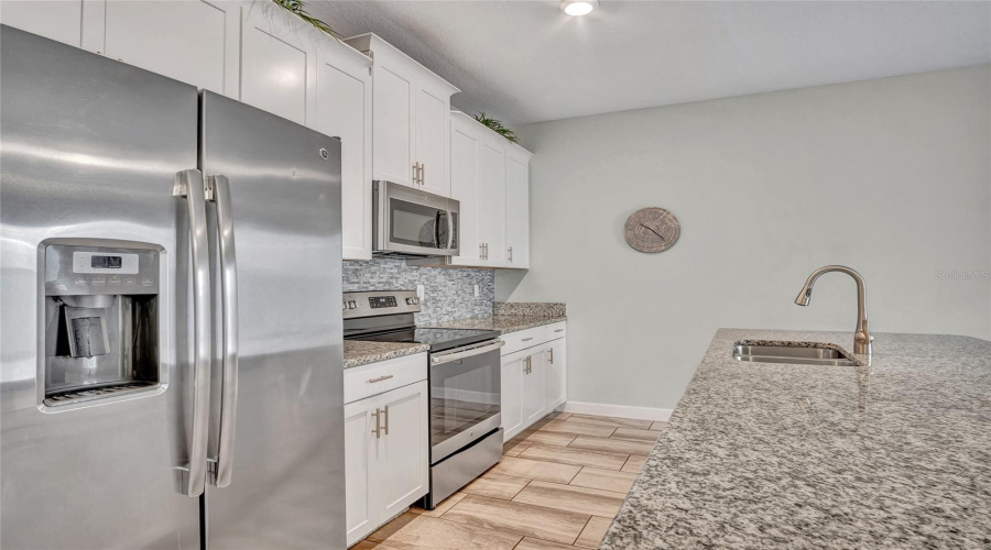 DAVENPORT, Florida 33896, 4 Bedrooms Bedrooms, ,3 BathroomsBathrooms,Residential,For Sale,PLUNKER,0,MFRO6337226