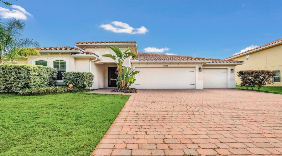 KISSIMMEE, Florida 34746, 4 Bedrooms Bedrooms, ,3 BathroomsBathrooms,Residential,For Sale,BOWFIN,0,MFRO6336714