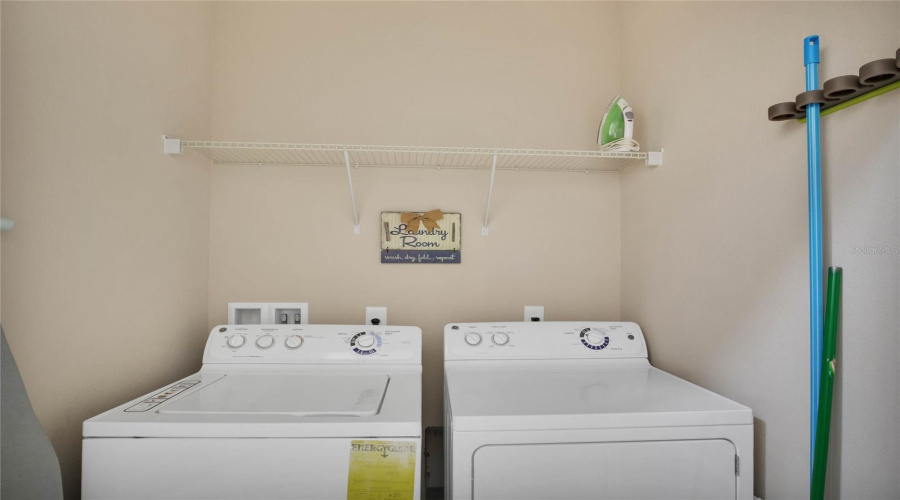 DAVENPORT, Florida 33837, 5 Bedrooms Bedrooms, ,5 BathroomsBathrooms,Residential,For Sale,OAKTREE,0,MFRS5133053