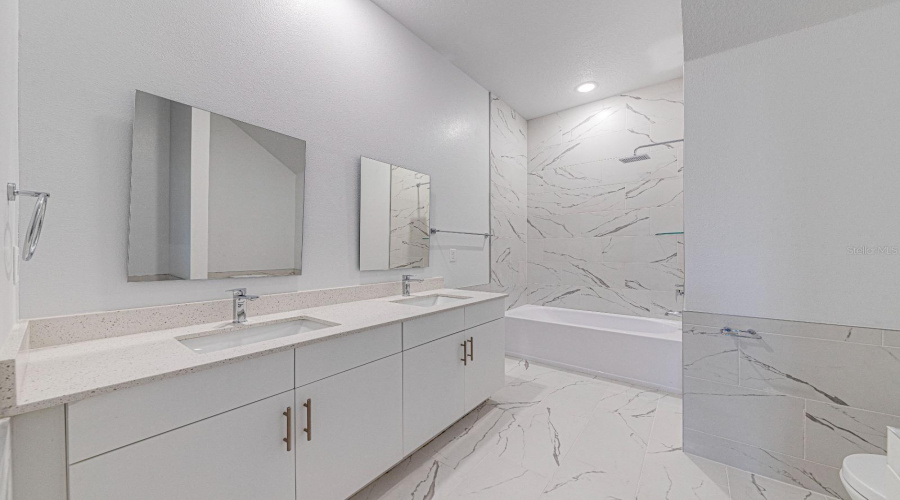 DAVENPORT, Florida 33896, 5 Bedrooms Bedrooms, ,4 BathroomsBathrooms,Residential,For Sale,FAMAGUSTA,0,MFRO6337860