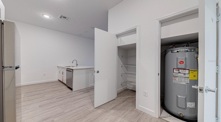 DAVENPORT, Florida 33896, 5 Bedrooms Bedrooms, ,4 BathroomsBathrooms,Residential,For Sale,FAMAGUSTA,0,MFRO6337860
