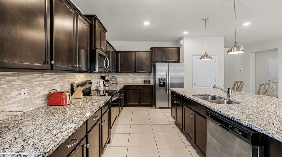 DAVENPORT, Florida 33897, 8 Bedrooms Bedrooms, ,6 BathroomsBathrooms,Residential,For Sale,LAVENDER,0,MFRS5133131