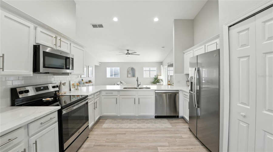 DAVENPORT, Florida 33897, 4 Bedrooms Bedrooms, ,2 BathroomsBathrooms,Residential,For Sale,HILLCREST,0,MFRO6335587