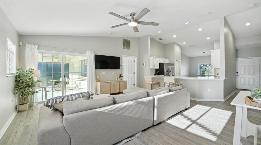 DAVENPORT, Florida 33897, 4 Bedrooms Bedrooms, ,2 BathroomsBathrooms,Residential,For Sale,HILLCREST,0,MFRO6335587
