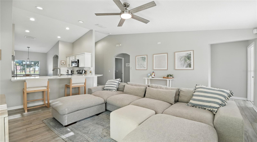 DAVENPORT, Florida 33897, 4 Bedrooms Bedrooms, ,2 BathroomsBathrooms,Residential,For Sale,HILLCREST,0,MFRO6335587