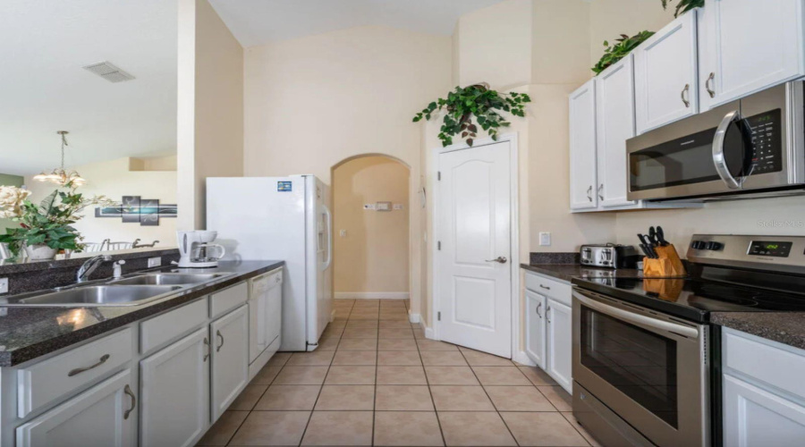 DAVENPORT, Florida 33897, 4 Bedrooms Bedrooms, ,3 BathroomsBathrooms,Residential,For Sale,OLD BRIDGE,0,MFRS5132995