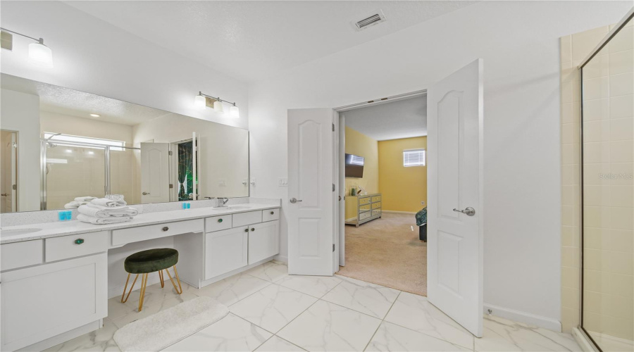 EMERALD BATHROOM ROOM