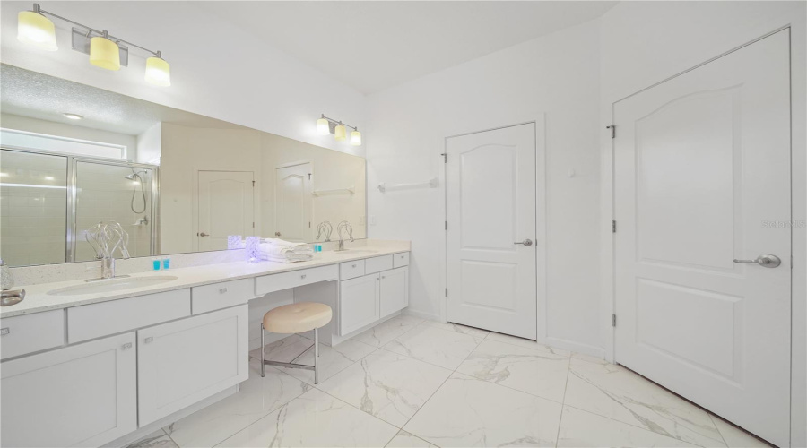 DIAMOND BATHROOM ROOM