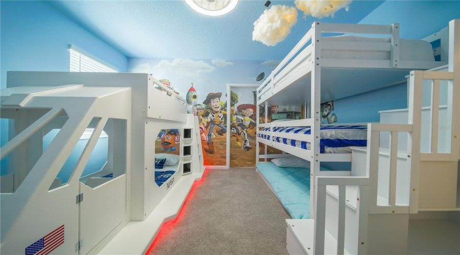 TOY STORY ROOM 2