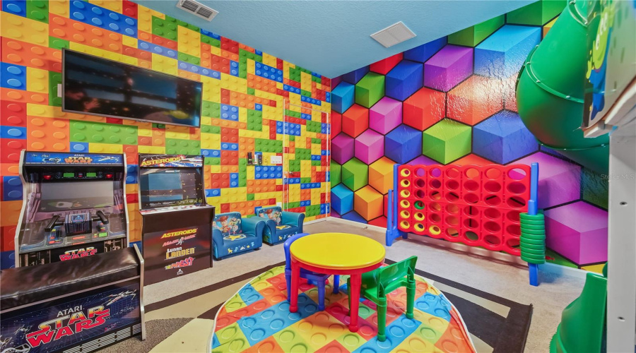 PIZZA PLANET ROOM 2