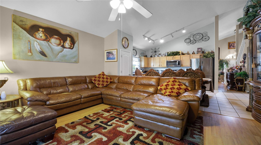 DAVENPORT, Florida 33896, 5 Bedrooms Bedrooms, ,4 BathroomsBathrooms,Residential,For Sale,SCRUB JAY,0,MFRO6337247