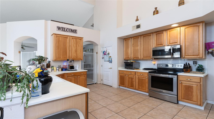 DAVENPORT, Florida 33897, 5 Bedrooms Bedrooms, ,3 BathroomsBathrooms,Residential,For Sale,PRESTWICK,0,MFRO6270051