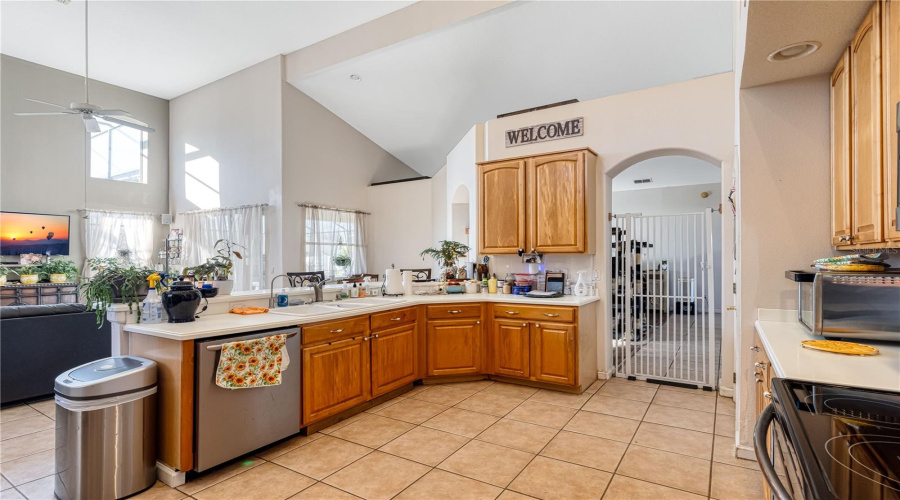 DAVENPORT, Florida 33897, 5 Bedrooms Bedrooms, ,3 BathroomsBathrooms,Residential,For Sale,PRESTWICK,0,MFRO6270051