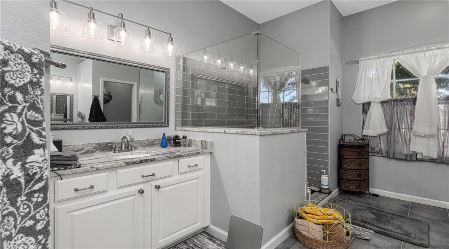 DAVENPORT, Florida 33897, 5 Bedrooms Bedrooms, ,3 BathroomsBathrooms,Residential,For Sale,PRESTWICK,0,MFRO6270051