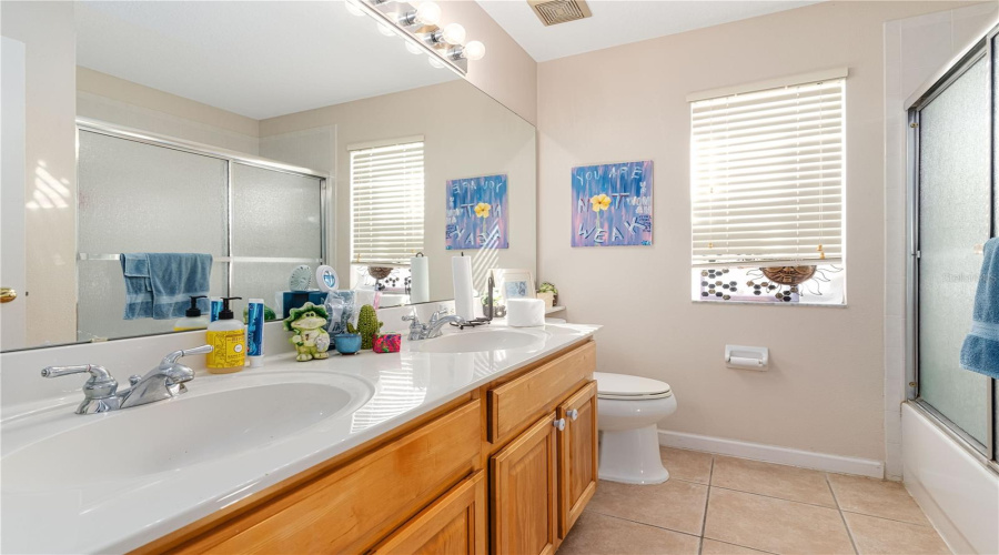 DAVENPORT, Florida 33897, 5 Bedrooms Bedrooms, ,3 BathroomsBathrooms,Residential,For Sale,PRESTWICK,0,MFRO6270051