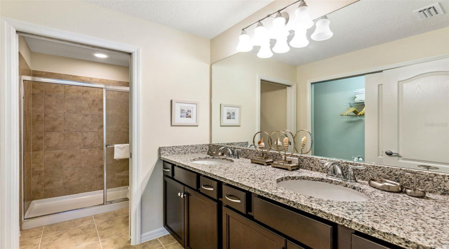 KISSIMMEE, Florida 34747, 5 Bedrooms Bedrooms, ,4 BathroomsBathrooms,Residential,For Sale,GENEVE,0,MFRO6295445