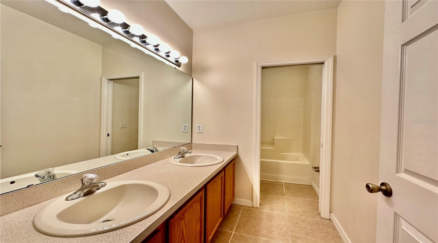 DAVENPORT, Florida 33837, 5 Bedrooms Bedrooms, ,4 BathroomsBathrooms,Residential,For Sale,SUNSET VIEW,0,MFRG5101213