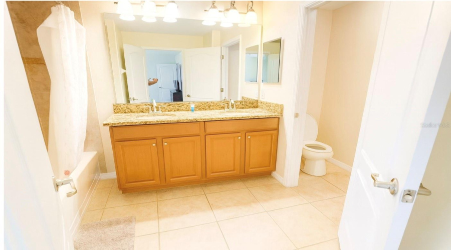 KISSIMMEE, Florida 34747, 4 Bedrooms Bedrooms, ,3 BathroomsBathrooms,Residential,For Sale,CALIFORNIA PALM,0,MFRS5121215