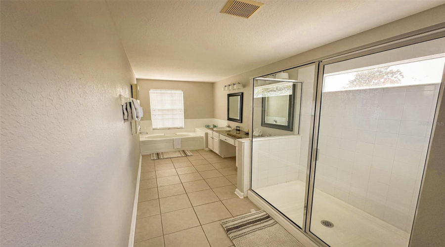 KISSIMMEE, Florida 34747, 6 Bedrooms Bedrooms, ,4 BathroomsBathrooms,Residential,For Sale,BASNETT CIR,0,MFRS5133281