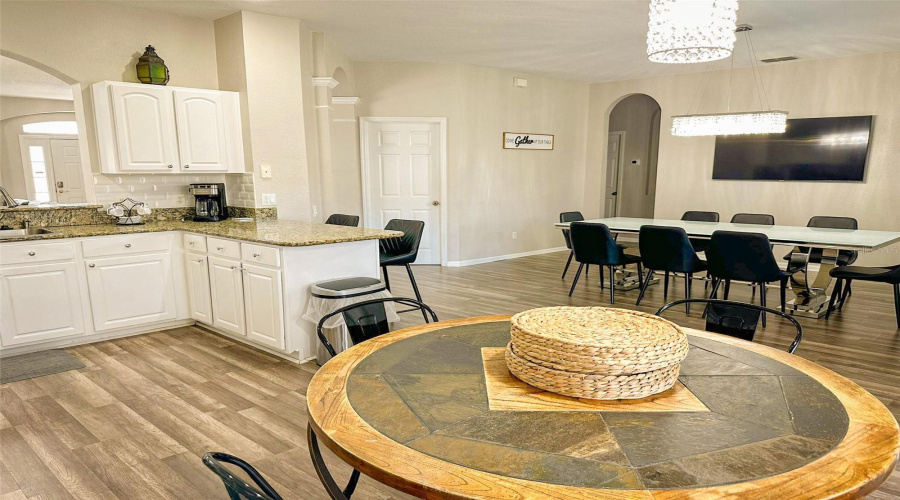 KISSIMMEE, Florida 34747, 6 Bedrooms Bedrooms, ,4 BathroomsBathrooms,Residential,For Sale,BASNETT CIR,0,MFRS5133281