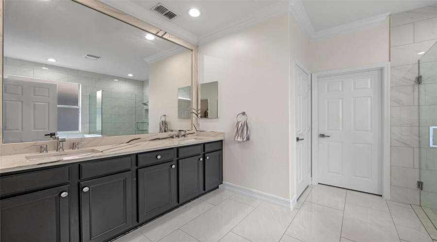 ORLANDO, Florida 32836, 5 Bedrooms Bedrooms, ,3 BathroomsBathrooms,Residential,For Sale,PECKY CYPRESS,0,MFRO6338017
