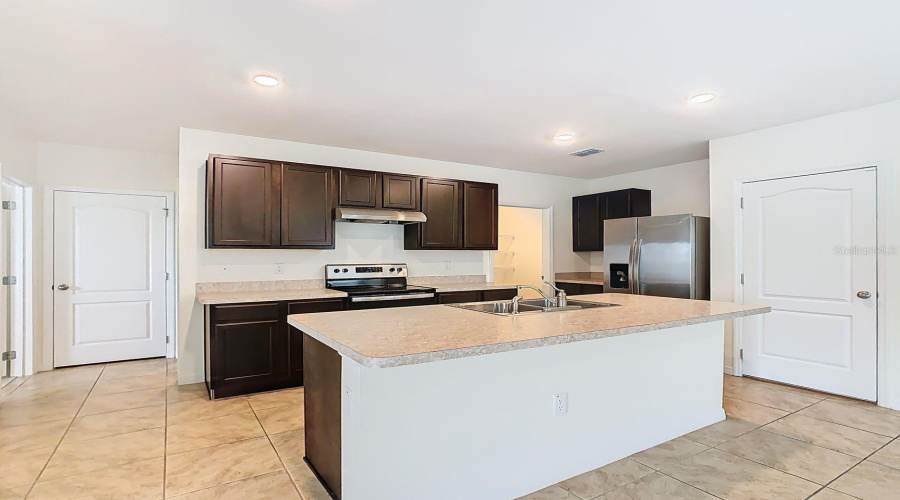 DAVENPORT, Florida 33837, 5 Bedrooms Bedrooms, ,3 BathroomsBathrooms,Residential,For Sale,POST OAK,0,MFRTB8420655