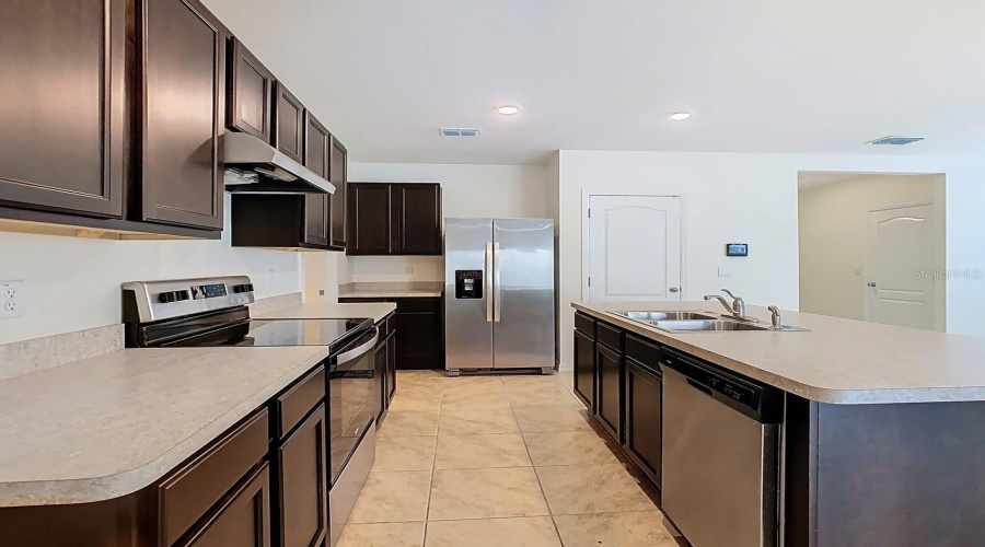 DAVENPORT, Florida 33837, 5 Bedrooms Bedrooms, ,3 BathroomsBathrooms,Residential,For Sale,POST OAK,0,MFRTB8420655