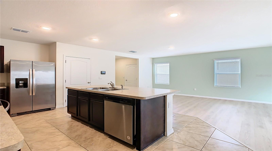 DAVENPORT, Florida 33837, 5 Bedrooms Bedrooms, ,3 BathroomsBathrooms,Residential,For Sale,POST OAK,0,MFRTB8420655