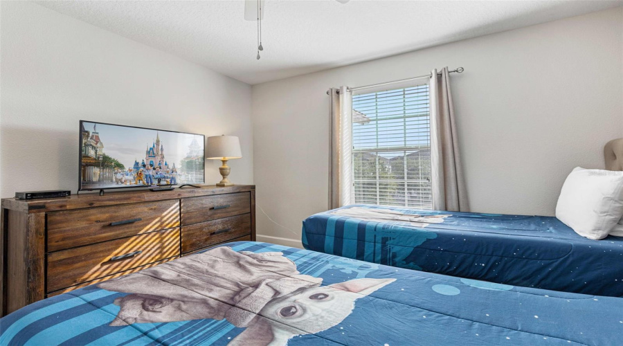 KISSIMMEE, Florida 34746, 6 Bedrooms Bedrooms, ,5 BathroomsBathrooms,Residential,For Sale,SLEEPY HOLLOW,0,MFRO6336863