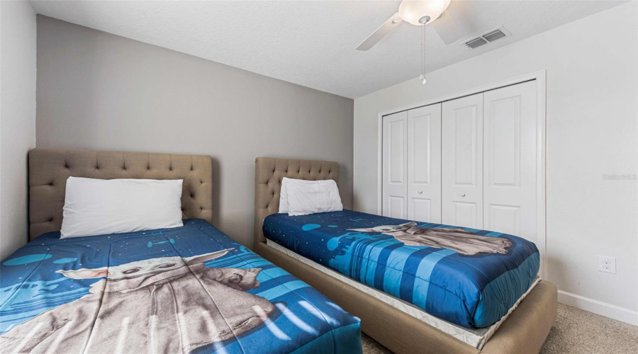 KISSIMMEE, Florida 34746, 6 Bedrooms Bedrooms, ,5 BathroomsBathrooms,Residential,For Sale,SLEEPY HOLLOW,0,MFRO6336863