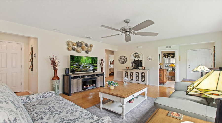 Pristine move-in condition Riviera 3/2 model