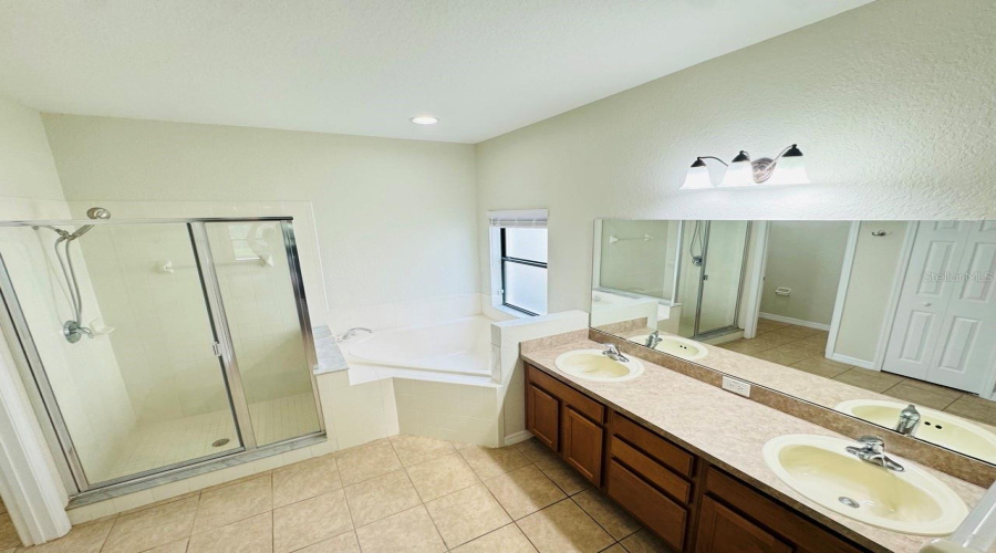 KISSIMMEE, Florida 34747, 4 Bedrooms Bedrooms, ,3 BathroomsBathrooms,Residential,For Sale,ROCCELLA,0,MFRO6338252