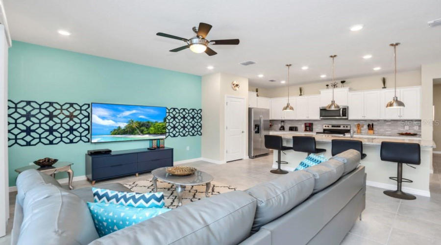 DAVENPORT, Florida 33897, 5 Bedrooms Bedrooms, ,4 BathroomsBathrooms,Residential,For Sale,LAVA TREE DR,0,MFRO6338426