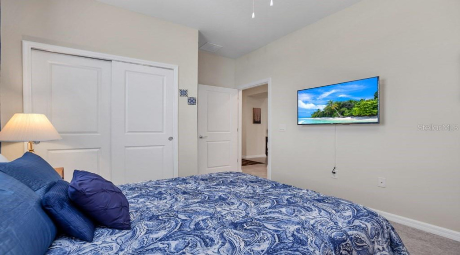 DAVENPORT, Florida 33897, 5 Bedrooms Bedrooms, ,4 BathroomsBathrooms,Residential,For Sale,LAVA TREE DR,0,MFRO6338426