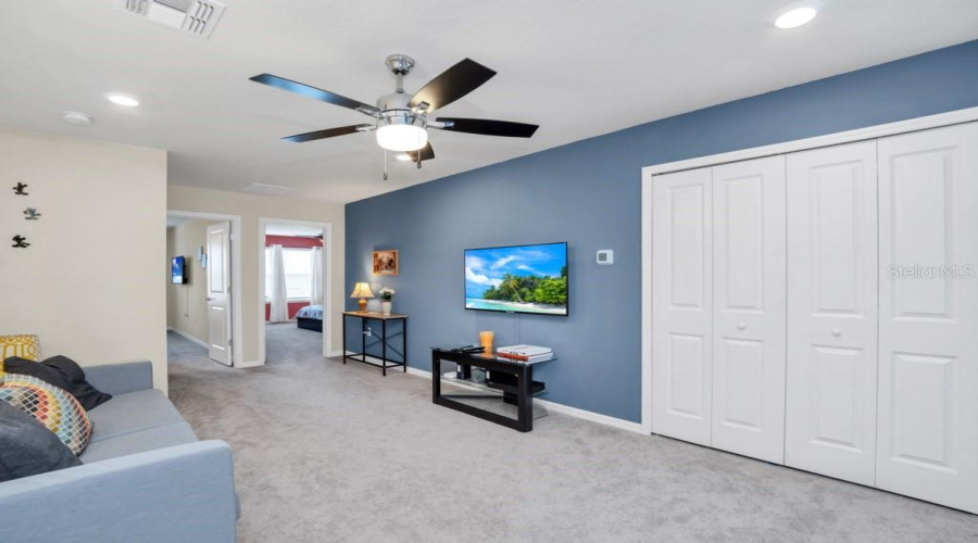 DAVENPORT, Florida 33897, 5 Bedrooms Bedrooms, ,4 BathroomsBathrooms,Residential,For Sale,LAVA TREE DR,0,MFRO6338426