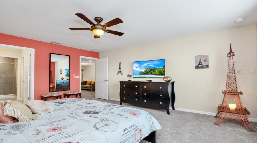 DAVENPORT, Florida 33897, 5 Bedrooms Bedrooms, ,4 BathroomsBathrooms,Residential,For Sale,LAVA TREE DR,0,MFRO6338426