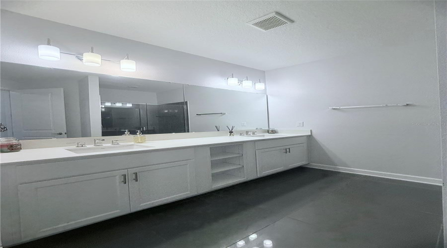 KISSIMMEE, Florida 34746, 4 Bedrooms Bedrooms, ,3 BathroomsBathrooms,Residential,For Sale,CLOCK TOWER,0,MFRO6321352