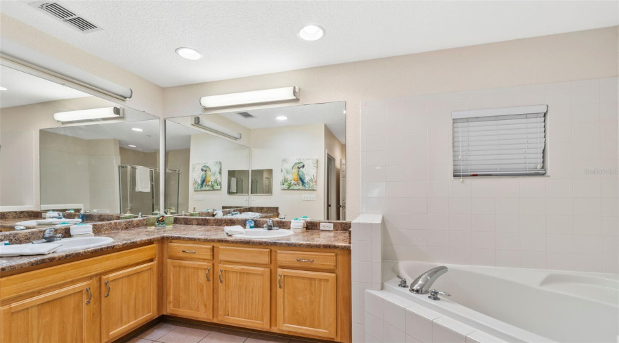 KISSIMMEE, Florida 34747, 3 Bedrooms Bedrooms, ,2 BathroomsBathrooms,Residential,For Sale,TREASURE TROVE,0,MFRO6336868