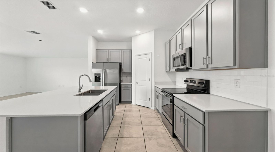 KISSIMMEE, Florida 34746, 3 Bedrooms Bedrooms, ,2 BathroomsBathrooms,Residential,For Sale,BIRNHAM WOOD,0,MFRO6319135