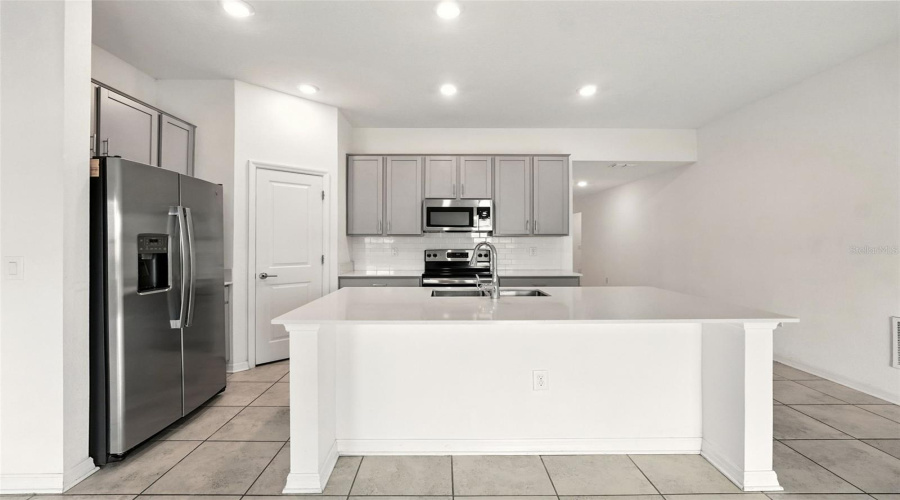 KISSIMMEE, Florida 34746, 3 Bedrooms Bedrooms, ,2 BathroomsBathrooms,Residential,For Sale,BIRNHAM WOOD,0,MFRO6319135