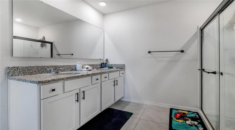 KISSIMMEE, Florida 34747, 3 Bedrooms Bedrooms, ,2 BathroomsBathrooms,Residential,For Sale,PINALES,0,MFRS5120775