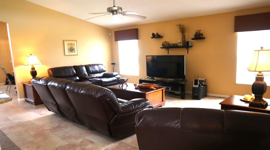DAVENPORT, Florida 33897, 4 Bedrooms Bedrooms, ,3 BathroomsBathrooms,Residential,For Sale,LOCKBREEZE DR,0,MFRO6337459