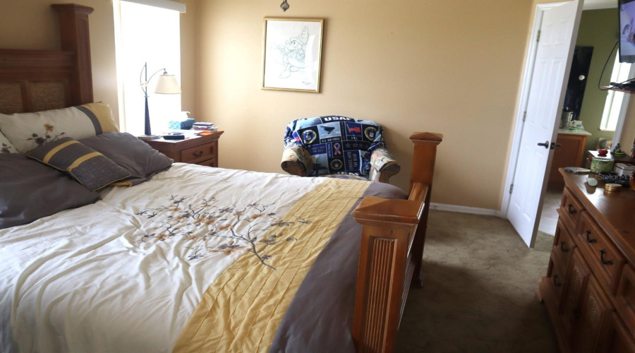 DAVENPORT, Florida 33897, 4 Bedrooms Bedrooms, ,3 BathroomsBathrooms,Residential,For Sale,LOCKBREEZE DR,0,MFRO6337459